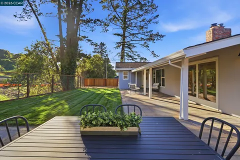$1,650,000 | 1124 Sanders Drive, Moraga, CA 94556