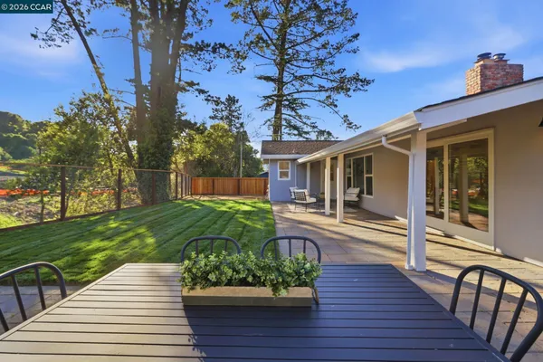 $1,950,000 | 1124 Sanders Drive, Moraga, CA 94556