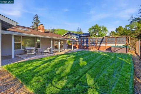 $1,650,000 | 1124 Sanders Drive, Moraga, CA 94556