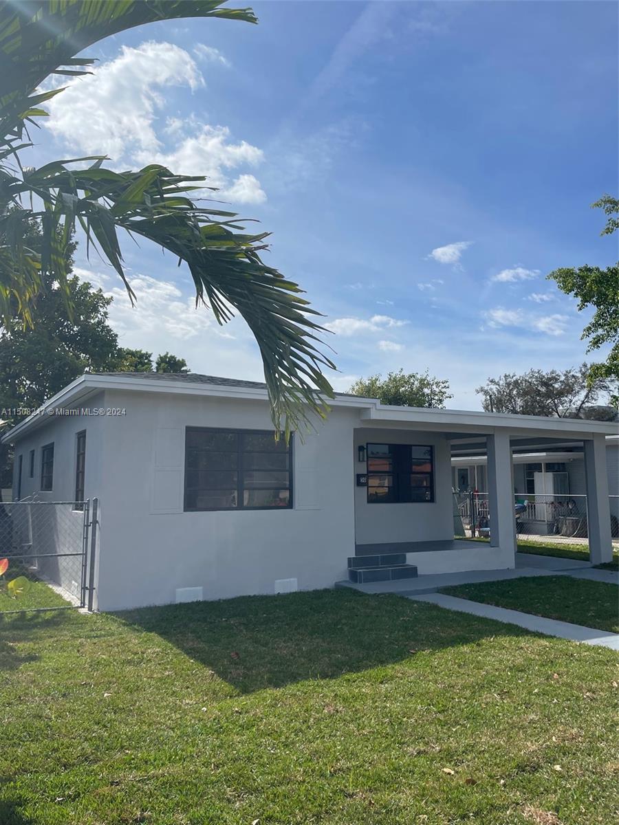 50 East 13th Street Hialeah, FL 33010 - Photo 17 of 17 a backyard of a house with lots of green space