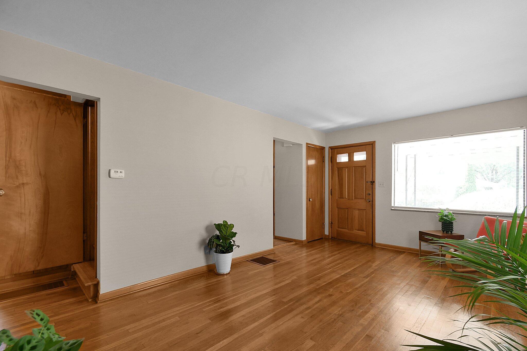 554 Tibet Road Columbus, OH 43202 - Photo 10 of 33 Living Room 2