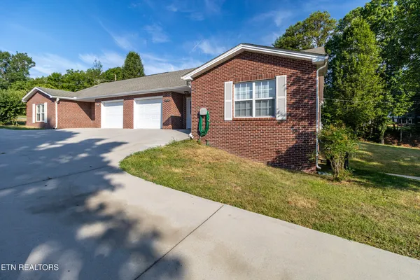 $1,645 | 4622 Ventura Drive, Knoxville, TN 37938