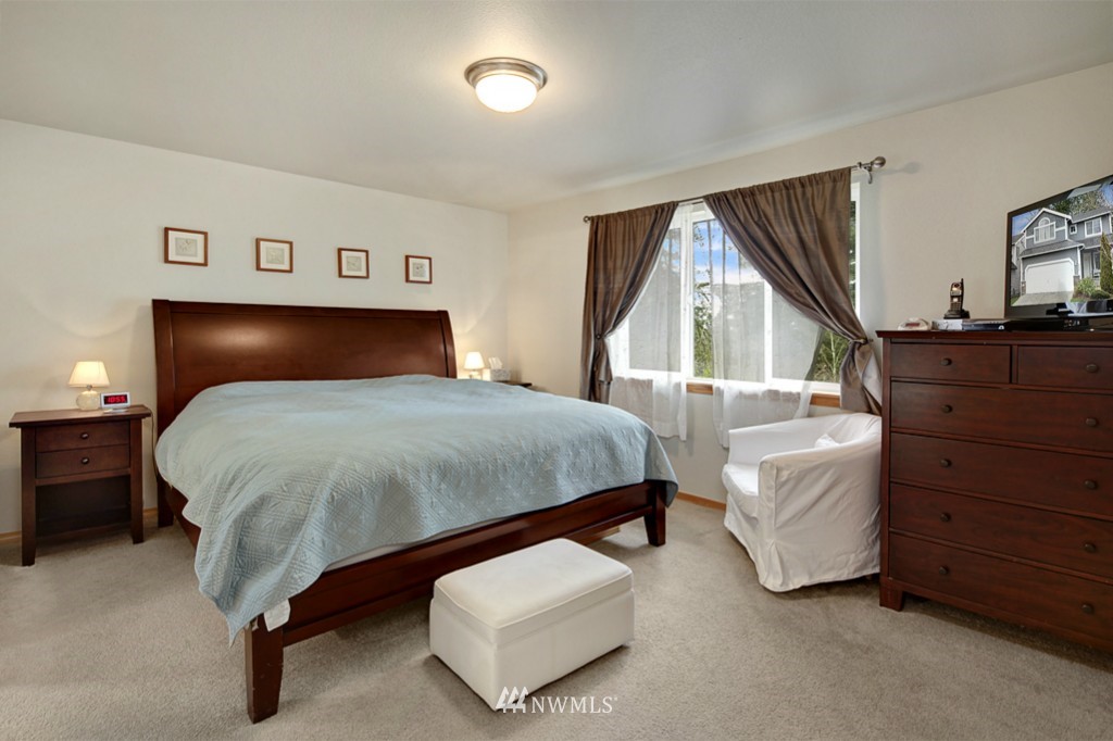 335 Yakima Place Southeast Renton, WA 98059 - Photo 11 of 16