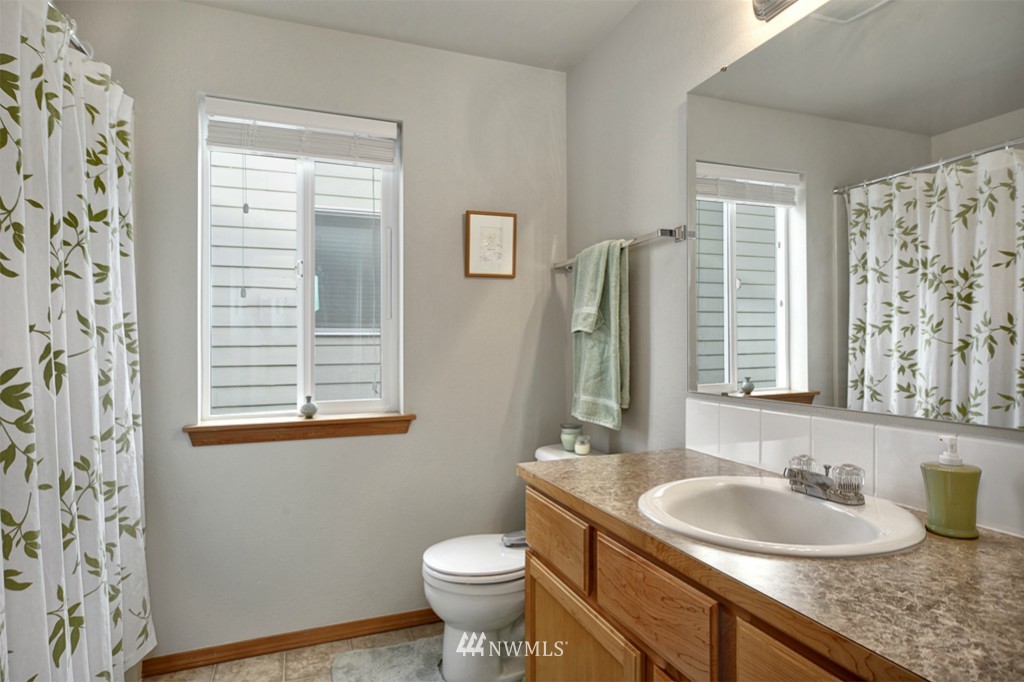 335 Yakima Place Southeast Renton, WA 98059 - Photo 13 of 16