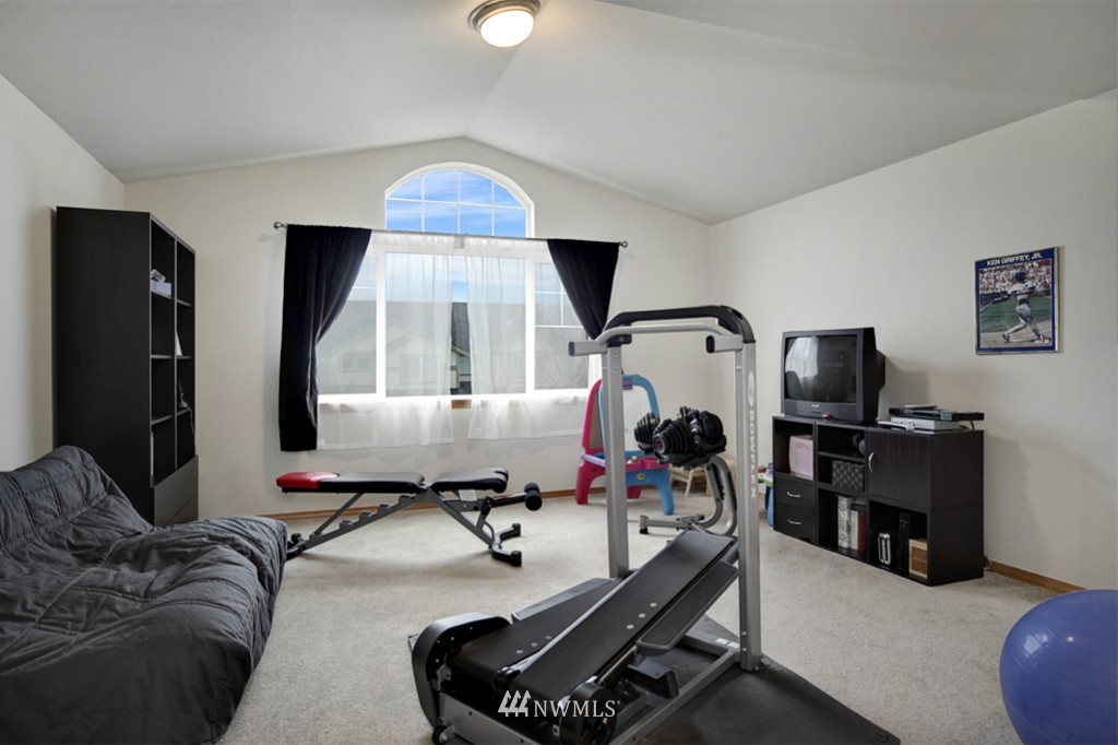 335 Yakima Place Southeast Renton, WA 98059 - Photo 14 of 16