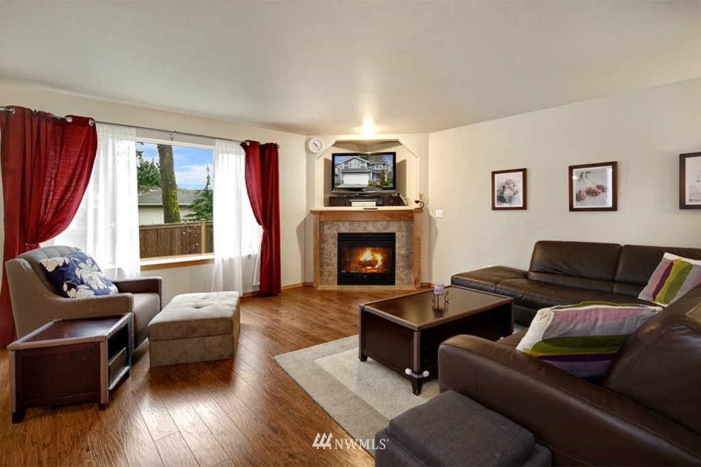 335 Yakima Place Southeast Renton, WA 98059 - Photo 3 of 16