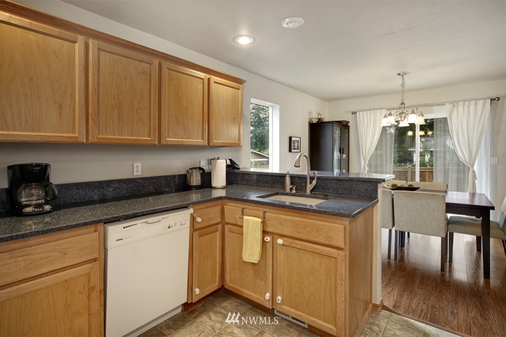335 Yakima Place Southeast Renton, WA 98059 - Photo 4 of 16