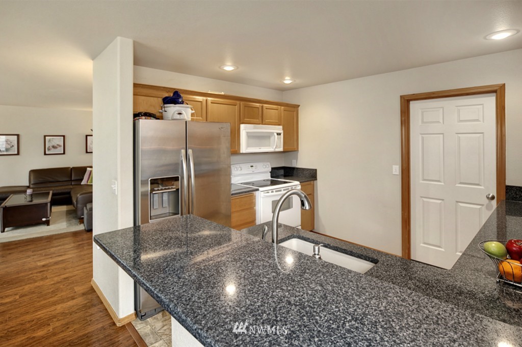335 Yakima Place Southeast Renton, WA 98059 - Photo 5 of 16