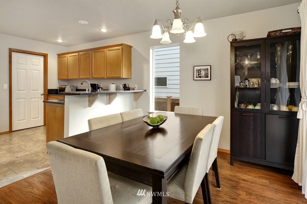 335 Yakima Place Southeast Renton, WA 98059 - Photo 6 of 16