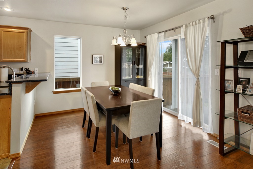 335 Yakima Place Southeast Renton, WA 98059 - Photo 7 of 16