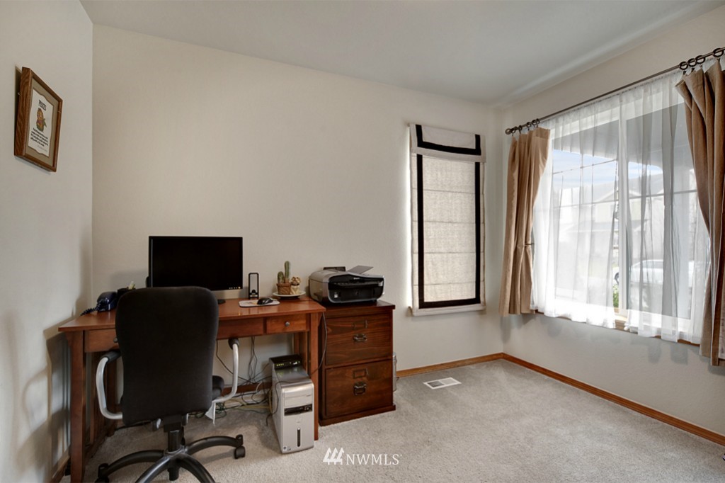 335 Yakima Place Southeast Renton, WA 98059 - Photo 8 of 16
