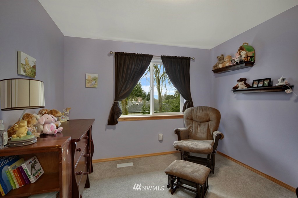 335 Yakima Place Southeast Renton, WA 98059 - Photo 9 of 16
