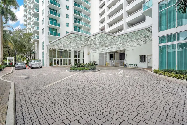 $615,000 | 41 Southeast 5th Street, Unit 816, Miami, FL 33131