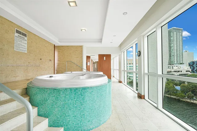 $615,000 | 41 Southeast 5th Street, Unit 816, Miami, FL 33131