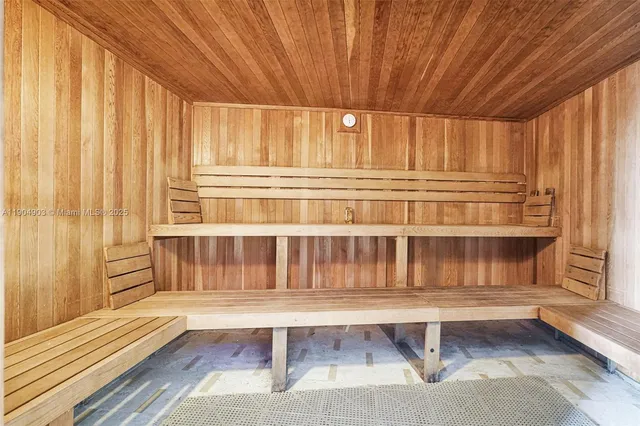 $615,000 | 41 Southeast 5th Street, Unit 816, Miami, FL 33131