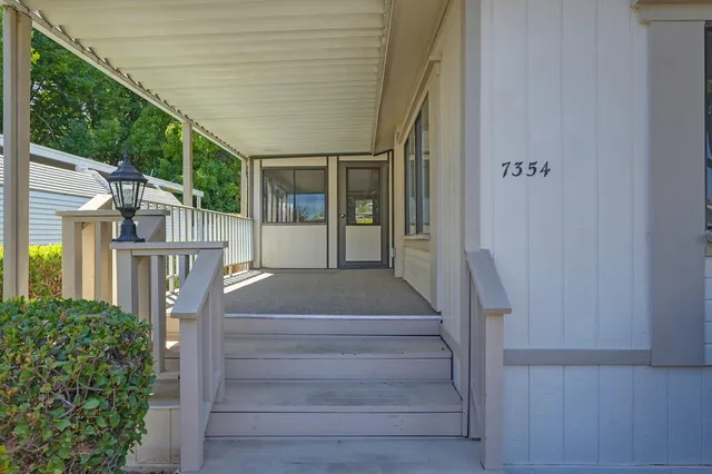 a view of entryway with a front door