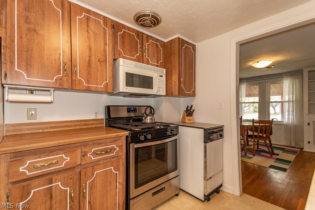 5271 Edenhurst Road Cleveland, OH 44124 - Photo 7 of 33