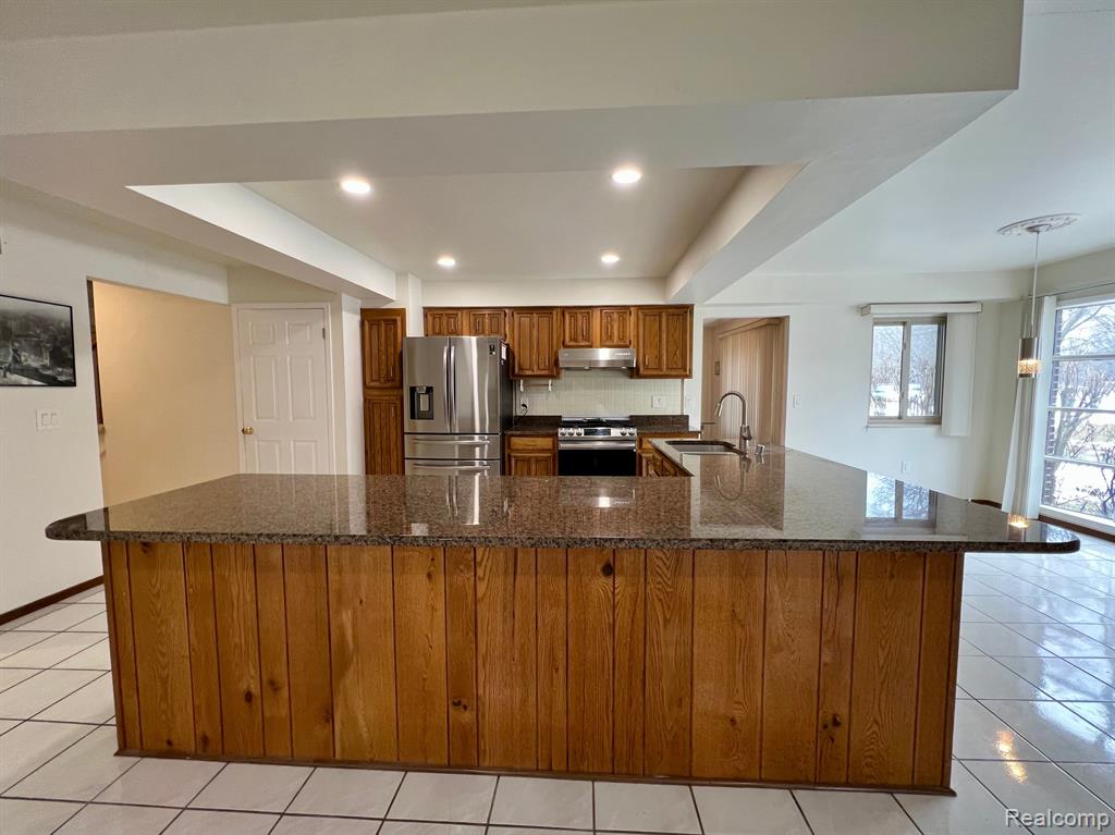 621 Lockmoore Court Rochester, MI 48307 - Photo 10 of 46