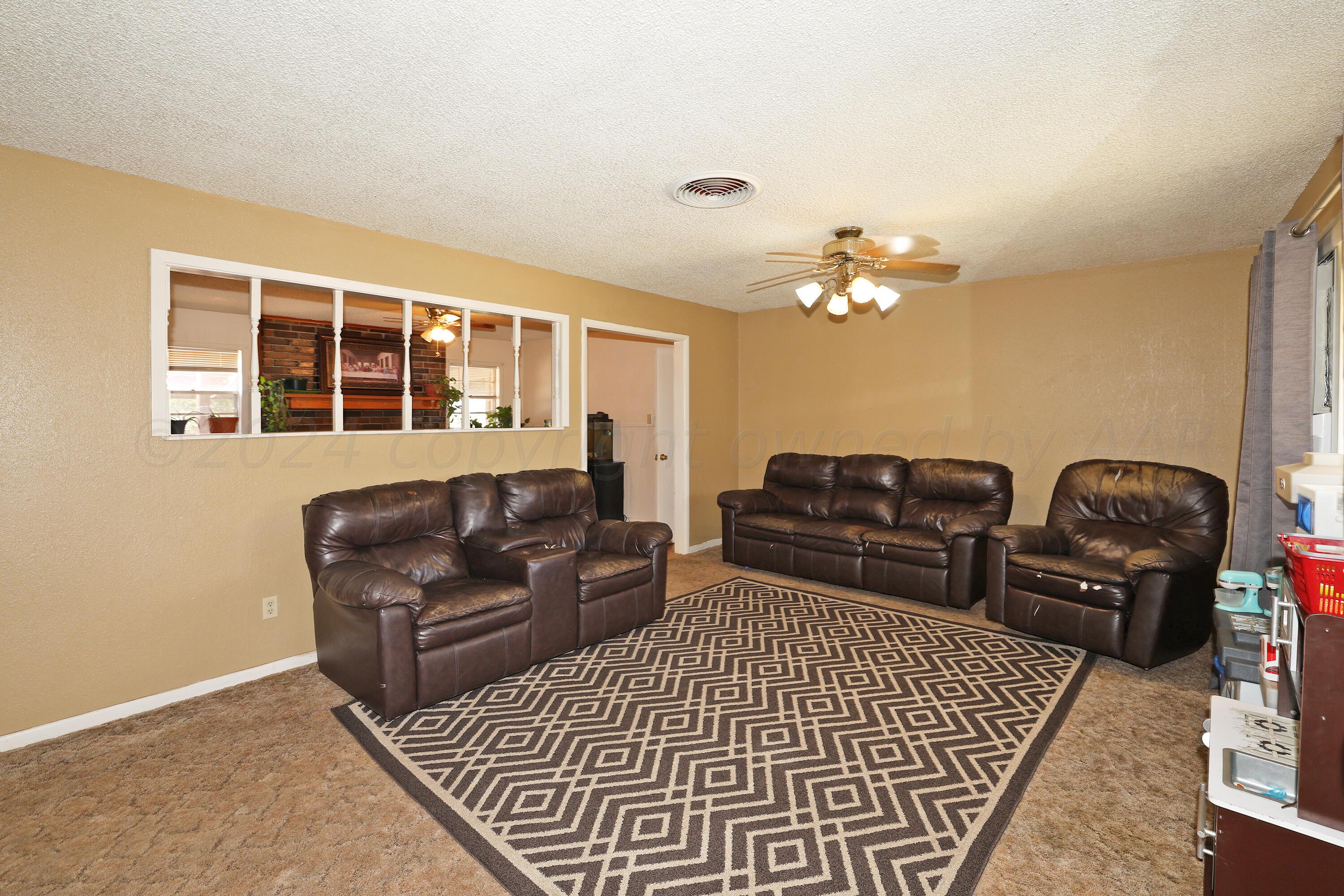 302 Appaloosa Road Amarillo, TX 79108 - Photo 3 of 29 3-Living Area