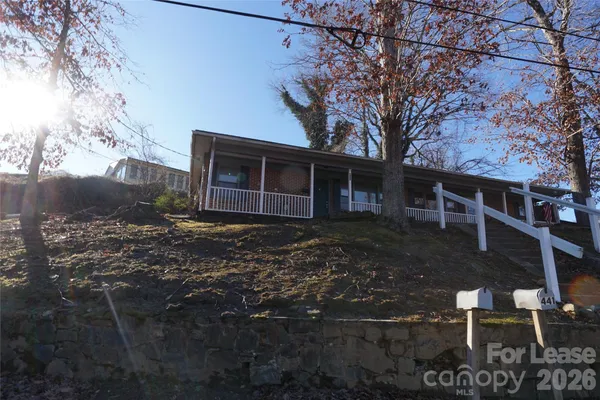 $975 | 439 Arlington Circle Northwest, Lenoir, NC 28645