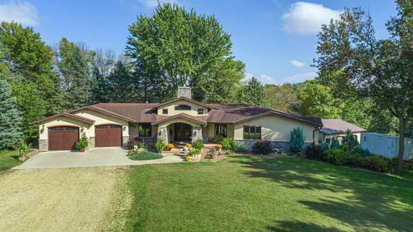 $750,000 | 60639 211th Street, Eagle Lake, MN 56024