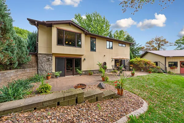 $750,000 | 60639 211th Street, Eagle Lake, MN 56024