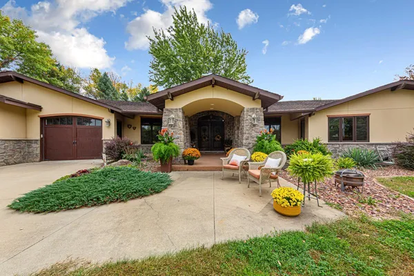 $750,000 | 60639 211th Street, Eagle Lake, MN 56024