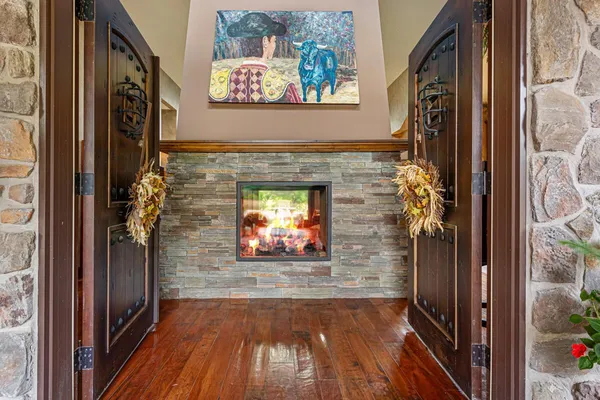 $750,000 | 60639 211th Street, Eagle Lake, MN 56024