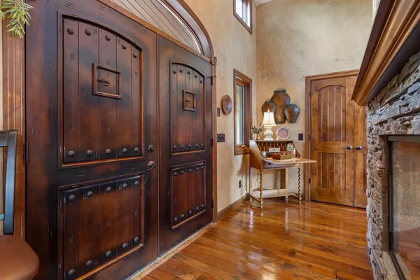 $750,000 | 60639 211th Street, Eagle Lake, MN 56024