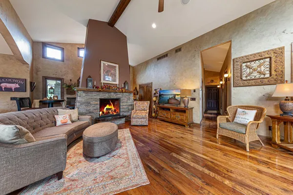$750,000 | 60639 211th Street, Eagle Lake, MN 56024
