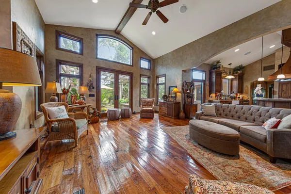 $750,000 | 60639 211th Street, Eagle Lake, MN 56024
