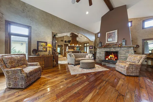$750,000 | 60639 211th Street, Eagle Lake, MN 56024