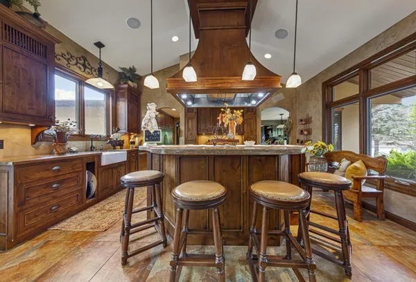 $750,000 | 60639 211th Street, Eagle Lake, MN 56024