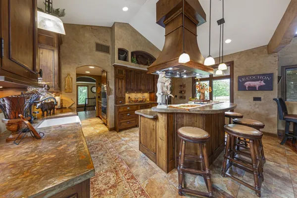 $750,000 | 60639 211th Street, Eagle Lake, MN 56024