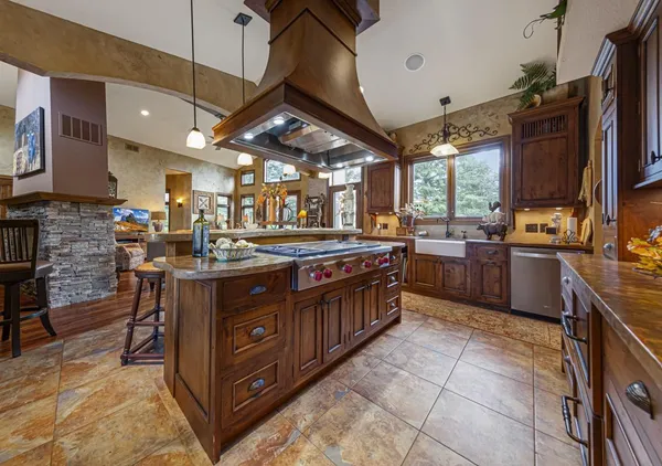 $750,000 | 60639 211th Street, Eagle Lake, MN 56024