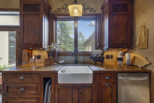 $750,000 | 60639 211th Street, Eagle Lake, MN 56024