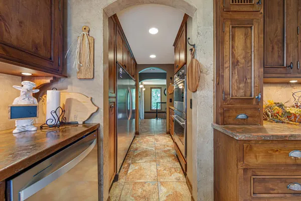 $750,000 | 60639 211th Street, Eagle Lake, MN 56024