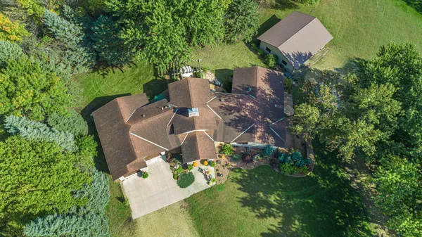 $750,000 | 60639 211th Street, Eagle Lake, MN 56024
