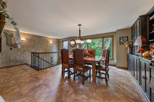 $750,000 | 60639 211th Street, Eagle Lake, MN 56024