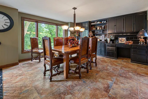 $750,000 | 60639 211th Street, Eagle Lake, MN 56024