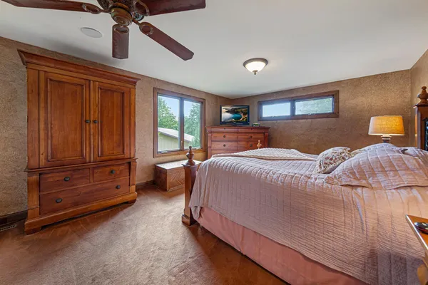 $750,000 | 60639 211th Street, Eagle Lake, MN 56024