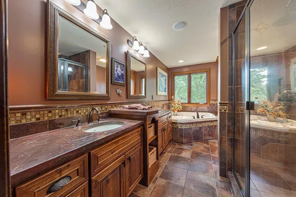 $750,000 | 60639 211th Street, Eagle Lake, MN 56024