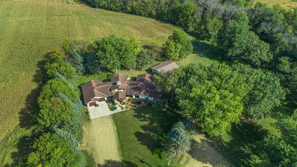 $750,000 | 60639 211th Street, Eagle Lake, MN 56024