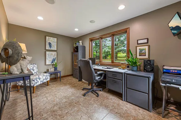 $750,000 | 60639 211th Street, Eagle Lake, MN 56024