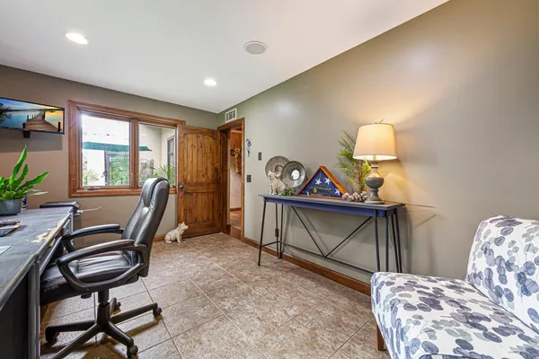 $750,000 | 60639 211th Street, Eagle Lake, MN 56024