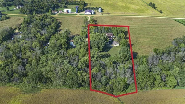 $750,000 | 60639 211th Street, Eagle Lake, MN 56024