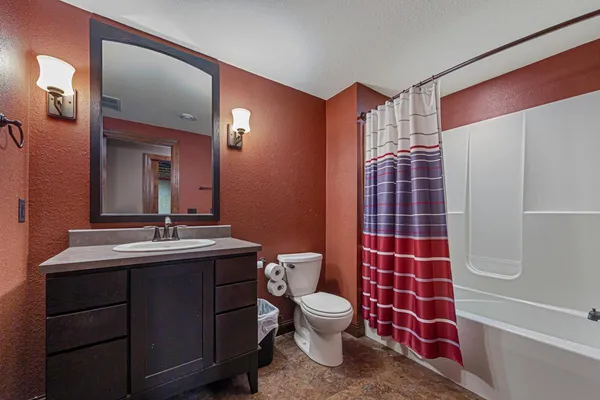 $750,000 | 60639 211th Street, Eagle Lake, MN 56024