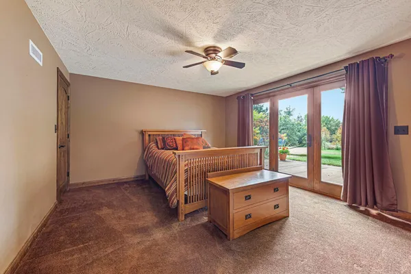 $750,000 | 60639 211th Street, Eagle Lake, MN 56024