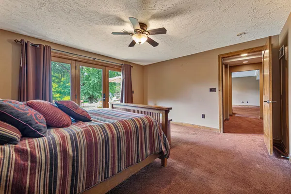 $750,000 | 60639 211th Street, Eagle Lake, MN 56024