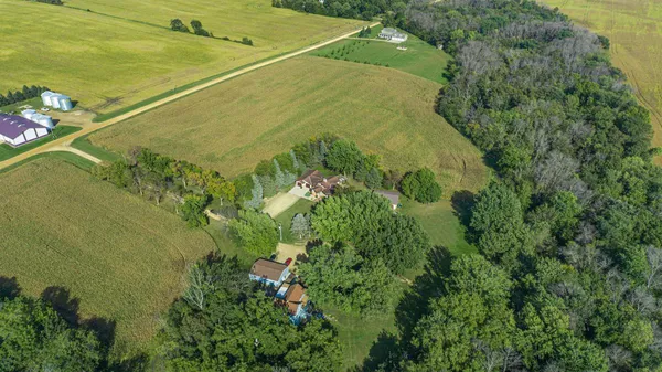 $750,000 | 60639 211th Street, Eagle Lake, MN 56024